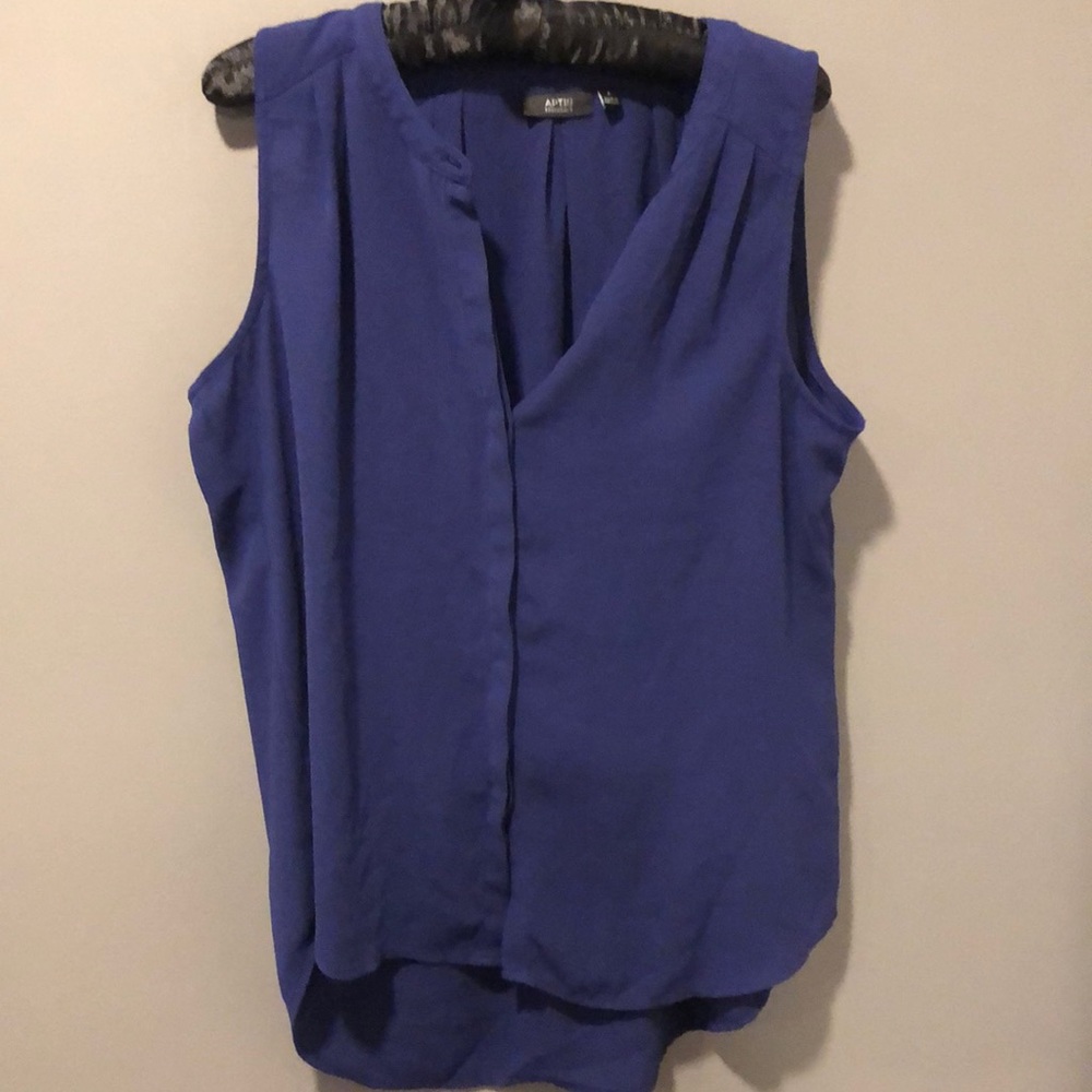 Apartment 9 tank top large